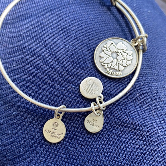 Bracklet - Picture 2 of 2